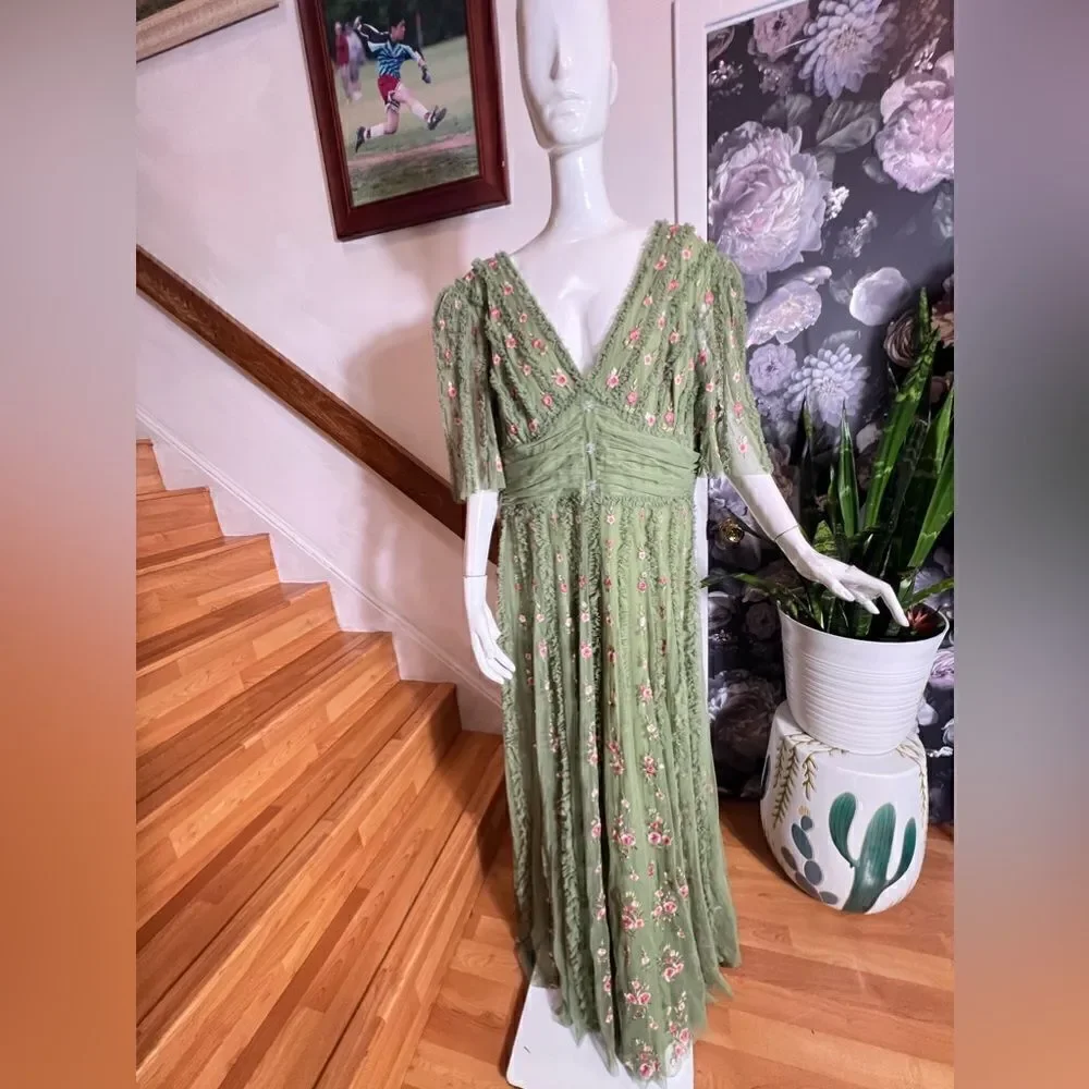Mac Duggal Short-Sleeve Floral Ruffled V-Neck Gown/ size 16
